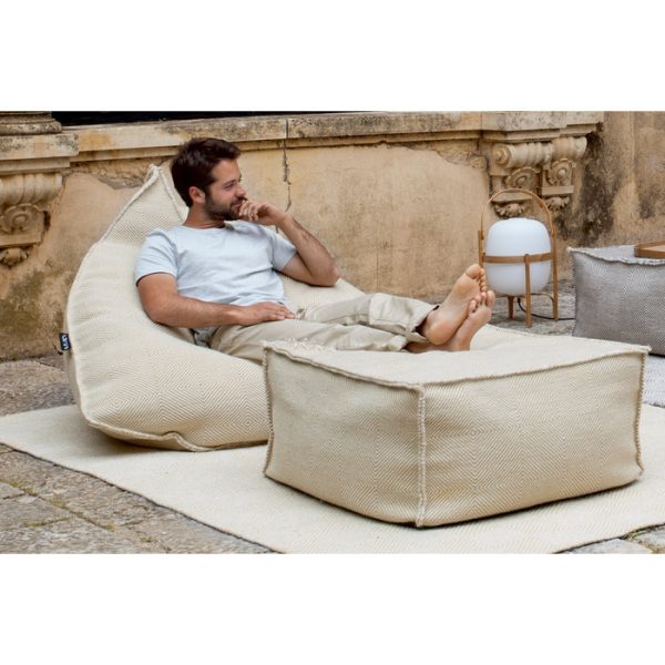 2033product_gallery_photo_08766ca7-bdba-45c6-9f64-1b8a62fa49ea.jpg Квадратный пуф GAN Sail из 100% шерсти — изображение 2