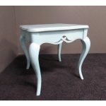 Приставной журнальный столик  PAOLA декорированный резными элементами