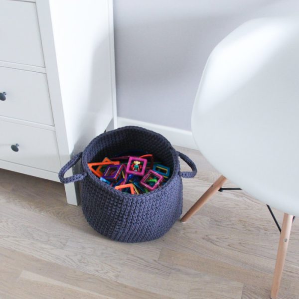 Вязаная корзина Графит большая с ручками — изображение 2