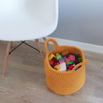 Вязаная корзина Горчичная большая с ручками — изображение 2