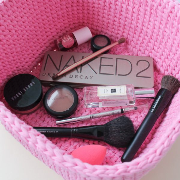 2148product_gallery_photo_26df8270-96e3-468f-bbc3-3a7c473b33c6.jpg Вязаная корзина Розовая квадратная малая — изображение 2