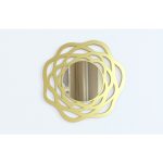 Декоративное зеркало с рамой из металла