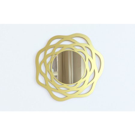 Декоративное зеркало с рамой из металла