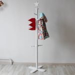 Детская вешалка на ножке белая