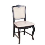 Стул с мягким сиденьем