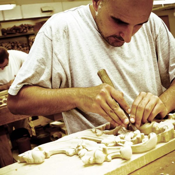 Зеркало Roberto Giovannini с нежно-бирюзовой резной рамой — изображение 5