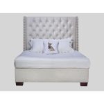 Кровать декорирована молдингами 200х160 см