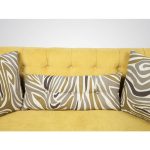 Диван двухместный в яркой обивке    — изображение 3