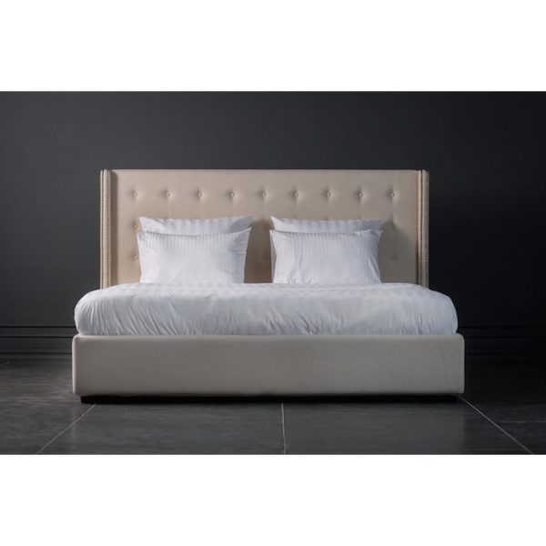 Кровать Джарроу Баттонс с изголовьям декорированным металлическими клёпками 200х200 см — изображение 2