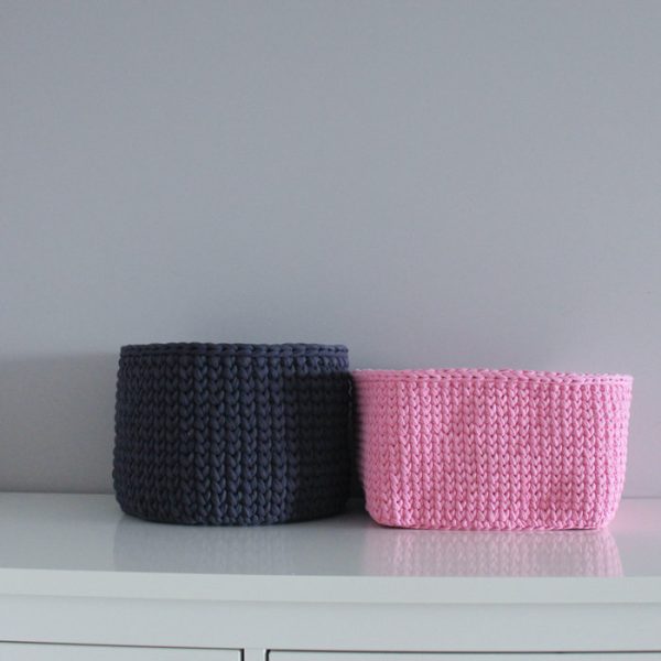 2316product_gallery_photo_d1954f64-05bb-427f-baf6-f746ceb023fd.jpg Вязаная корзина Розовая квадратная малая — изображение 3