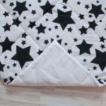 Стеганый игровой коврик Black Stars 110х110 см