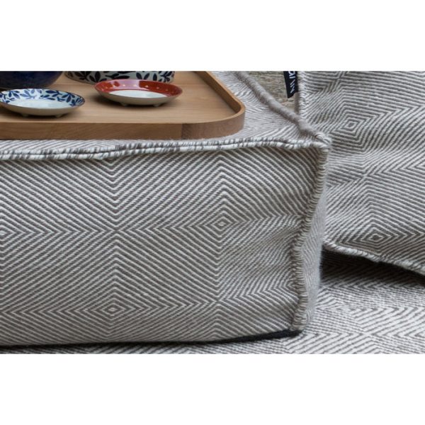 2340product_gallery_photo_f1acac36-49d7-4252-9efa-f3695f7c1ba9.jpg Квадратный пуф GAN Sail из 100% шерсти — изображение 4