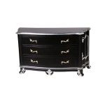 Черный комод с тремя ящиками