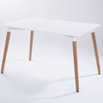 Обеденный Стол Плавные линии на деревянных ножках 