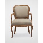 Кресло из дуба в классическом стиле 