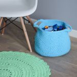 Вязаная корзина Голубая большая с ручками