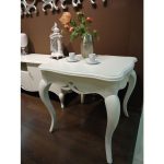 Приставной журнальный столик  PAOLA декорированный резными элементами