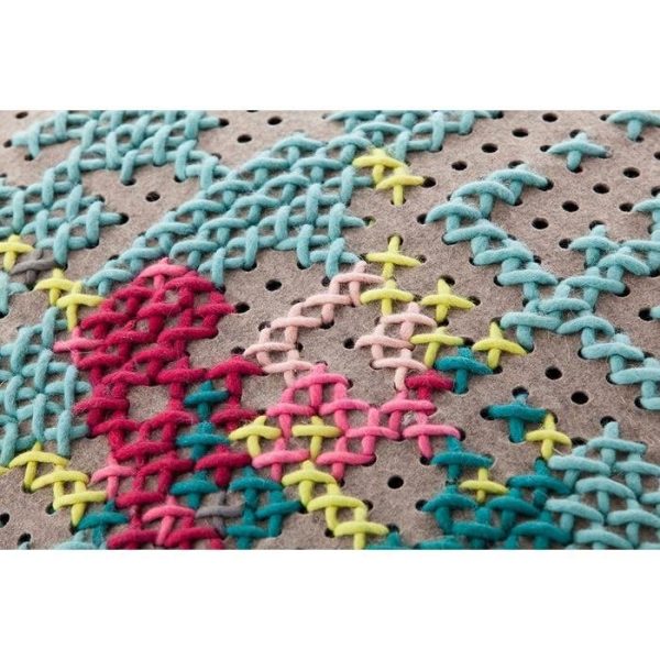 2500product_gallery_photo_fd3f9e8c-b637-4892-b17e-f2f867a34c1e.jpg Пуф GAN Flowers из 100% новозеландской шерсти — изображение 5