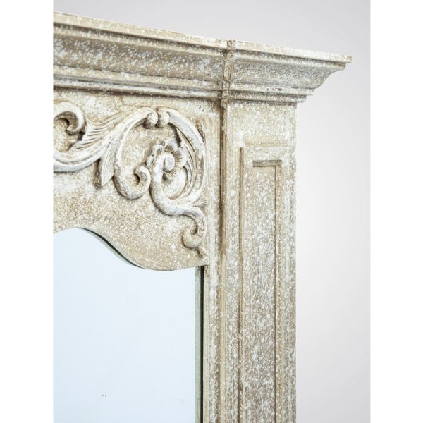 Зеркало в декорированной раме из дерева в классическом стиле  — изображение 2