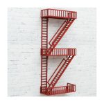  большой настенный стеллаж Fire Escape