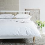 Комплект постельного белья стандарт с простыней на резинке 160х200 белый