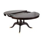 Раскладной обеденный стол из дерева с металлической фурнитурой