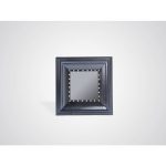 Зеркало в квадратной черной раме 