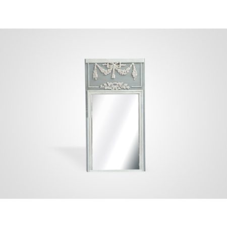 Настенное зеркало в прямоугольной деревянной раме со старением