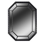 Зеркало в черной раме