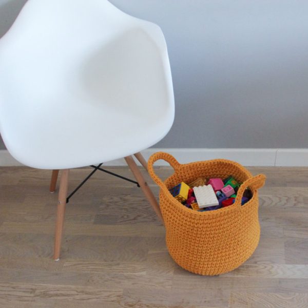 Вязаная корзина Горчичная большая с ручками — изображение 3