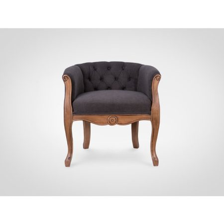 Кресло украшенное капитонами