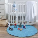 Вязаный коврик Голубой 100 см — изображение 3