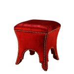 Пуф  красного цвета с металлическими заклепками 45х39 см