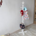 Детская вешалка на ножке белая — изображение 3