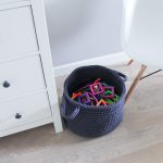 Вязаная корзина Графит большая с ручками — изображение 3