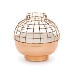 Дизайнерский розово-золотой настольный светильник