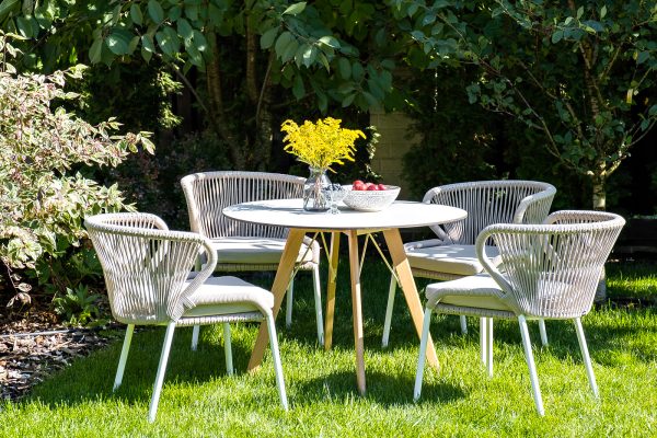 цвет молочный