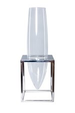 Ваза на серебряном подстолье высокая 0.5x0.175x0.18м