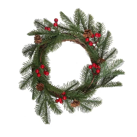 Новогодний венок с ягодами и шишками