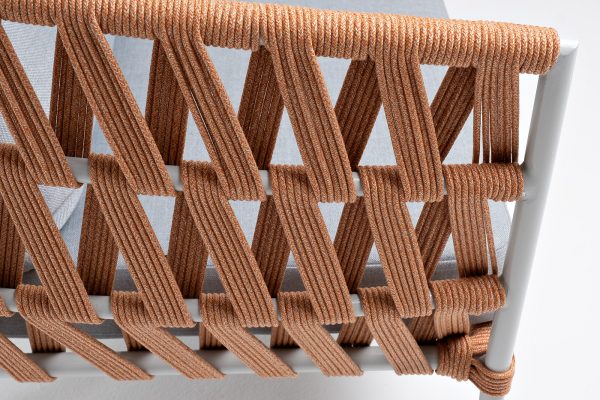 "Диего" диван 2-местный плетеный из роупа, каркас алюминий светло-серый (RAL7035) шагрень, роуп оранжевый меланж круглый, ткань светло-серая — изображение 5