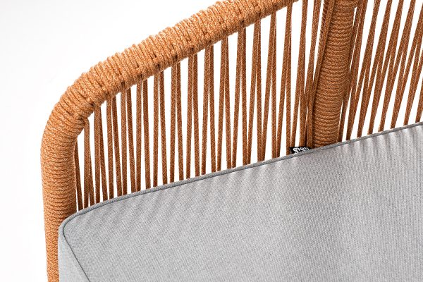 "Канны" диван 2-местный плетеный из роупа, каркас алюминий светло-серый (RAL7035) муар, роуп оранжевый меланж круглый, ткань светло-серая — изображение 5
