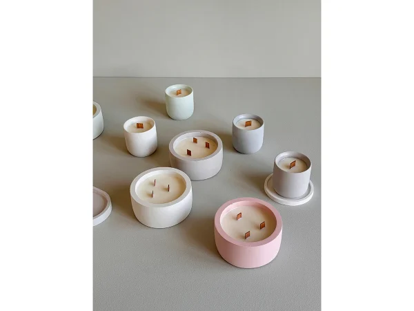 Арома свеча Omini в бетонном стакане 300 мл Пряный мед и тонка розовый — изображение 5