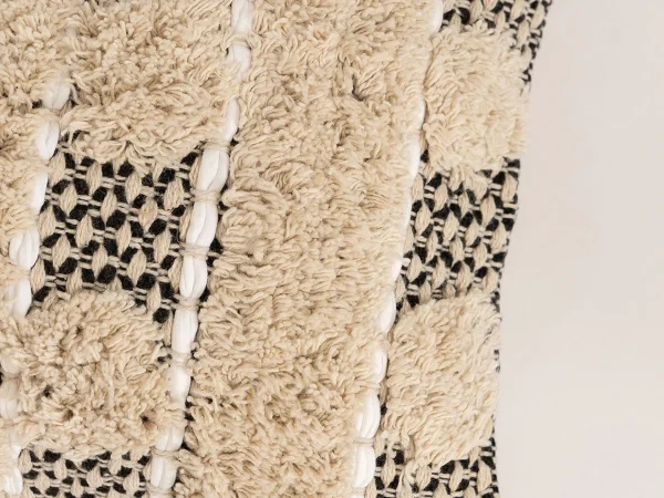 Чехол на подушку Aracelis бежевый, черный — изображение 3