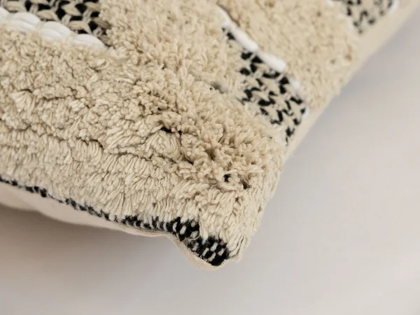 Чехол на подушку Aracelis бежевый, черный — изображение 4