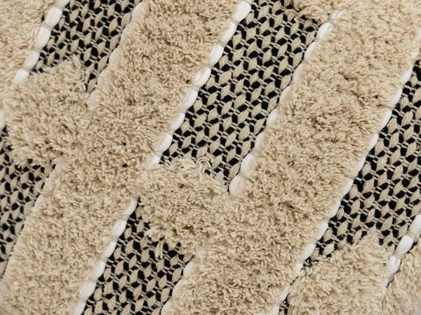 Чехол на подушку Aracelis бежевый, черный — изображение 5