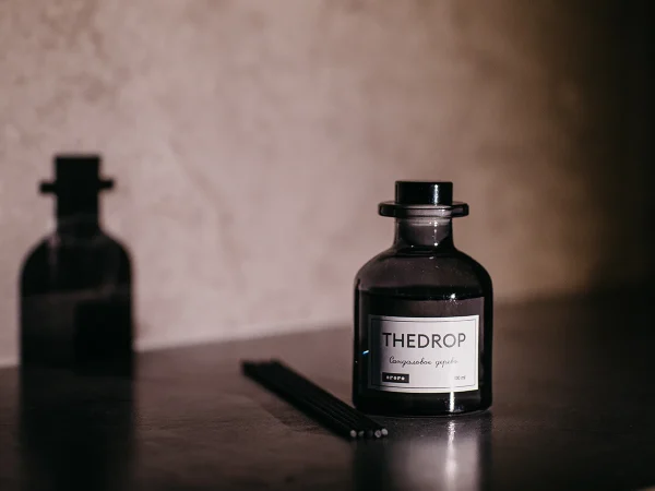 Диффузор THEDROP 100 мл, аромат сандаловое дерево черный — изображение 3