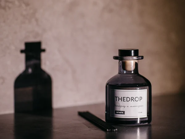 Диффузор THEDROP 150 мл, аромат виноград и лемонграсс черный — изображение 3