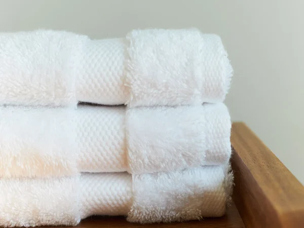 Набор из трёх махровых полотенец Rubi белый — изображение 4