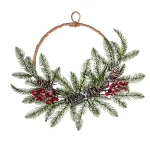 Новогодний венок заснеженный с ягодами и шишками