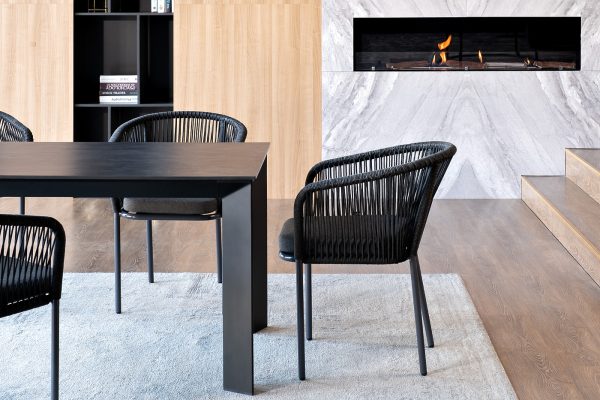 "Венето" обеденная группа на 4 персоны со стульями "Марсель", каркас темно-серый, роуп темно-серый — изображение 4